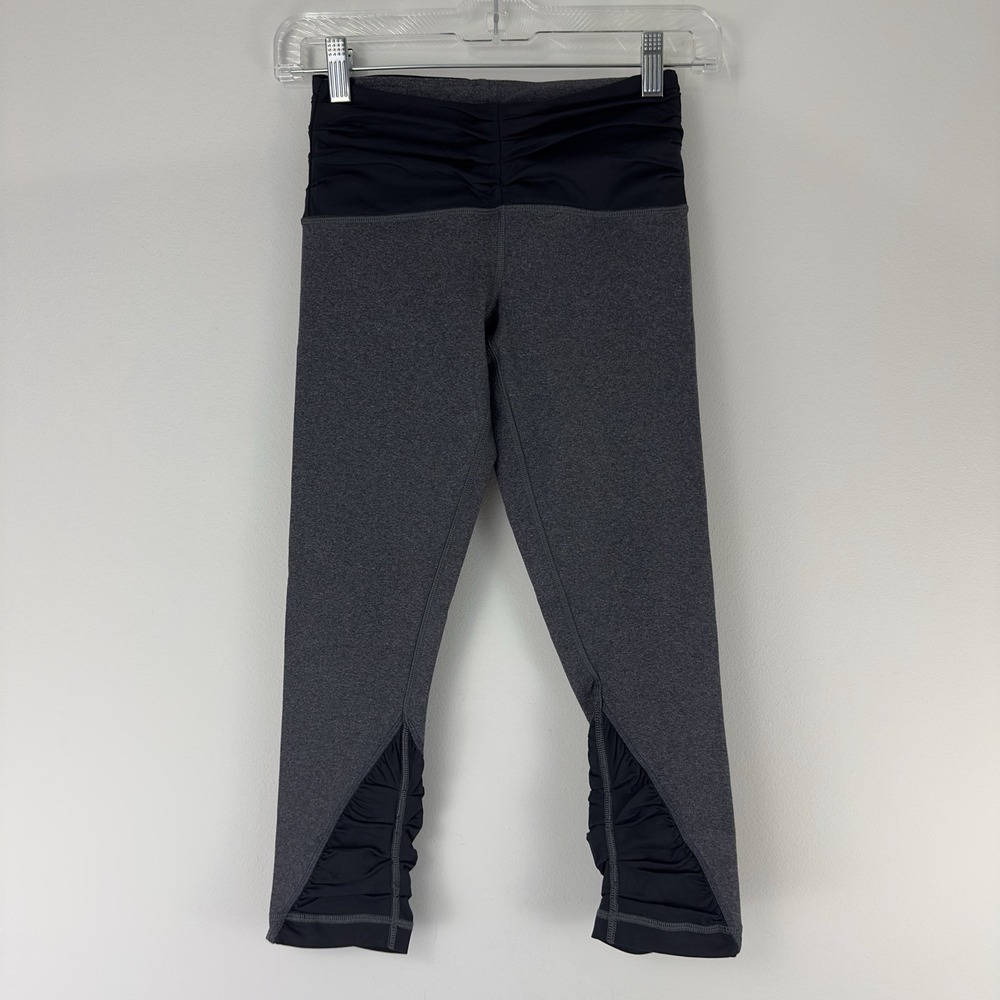 Lululemon Women's Gray‎ Black Crop Leggings Size 4 Ruched Hem Mid-Rise